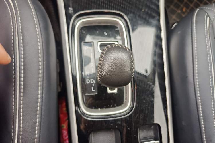 Used Mitsubishi Outlander 2021 2.0L Two-Wheel Drive Comfort Edition 5 Seats Gear Lever