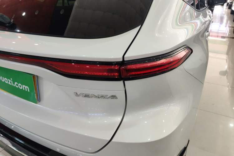 Used Toyota Venza 2023 2.0L CVT Two-Wheel Drive Prestige Version