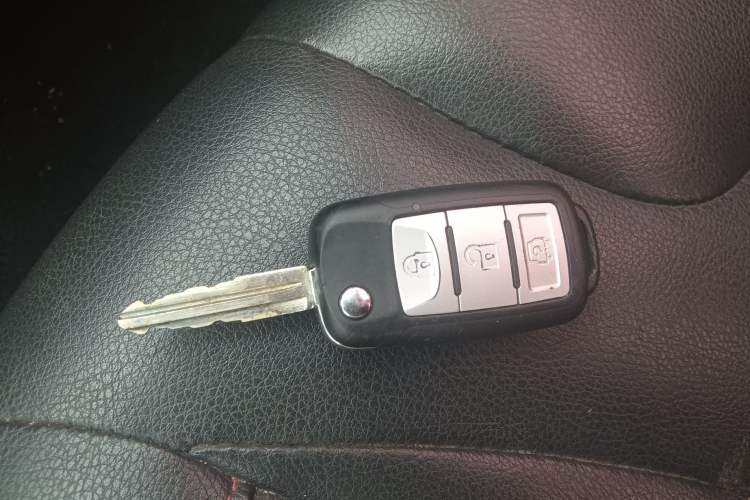 Used Dongfeng Fengon 370 2017 1.5L CVT Fashion Edition 7-Seater