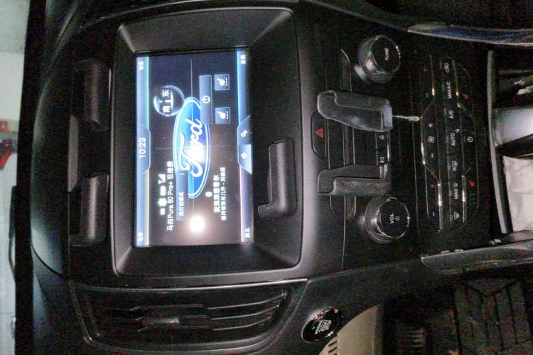 Used Ford Edge 2015 2.0T GTDi Two-Wheel-Drive High-Line Version