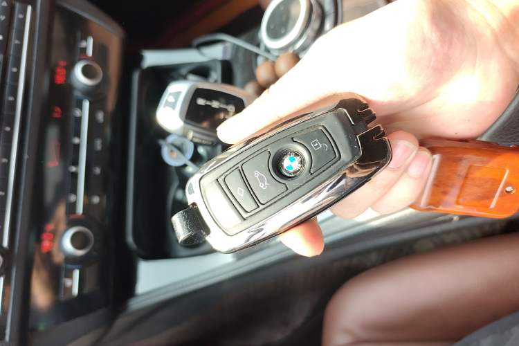 Used BMW 5 Series 2013 525Li Leading Model
