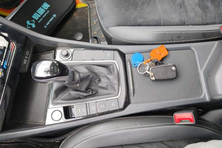 Used Volkswagen Sagitar 2021 280TSI DSG Excellence Edition Gear Lever