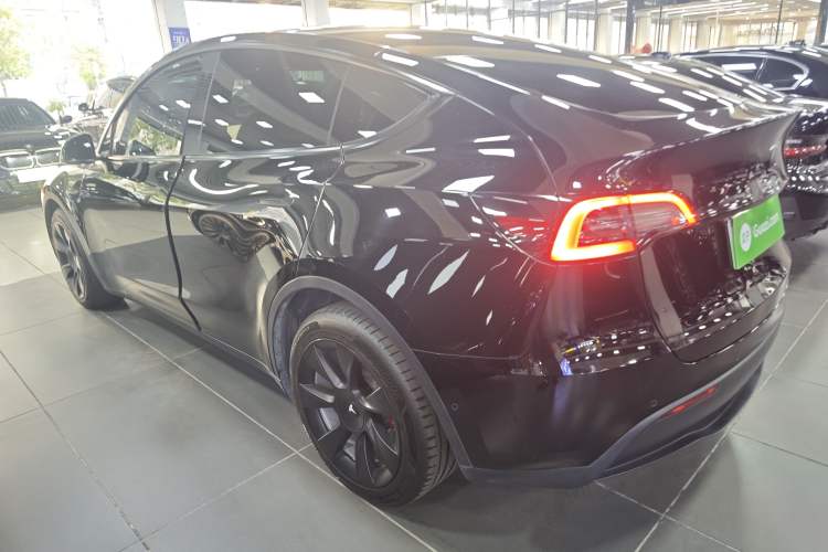 Used Tesla Model Y 2021 Long-Range All-Wheel-Drive Version 3D7
