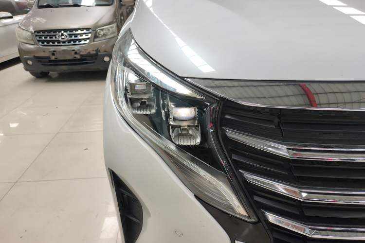 Used GAC Trumpchi M8 2021 Lingxiu Series 390T Deluxe Edition Right Front Headlight