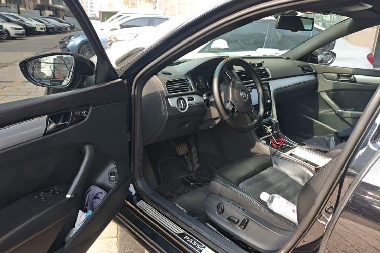 Used Volkswagen Passat 2011 3.0L V6 DSG Flagship Deluxe Edition
