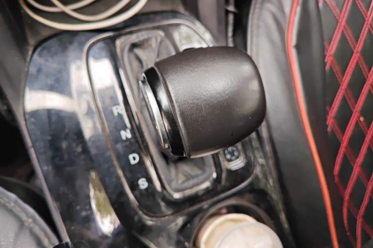 Used GAC Trumpchi GS3 2017 150N Automatic Elite Edition Gear Lever