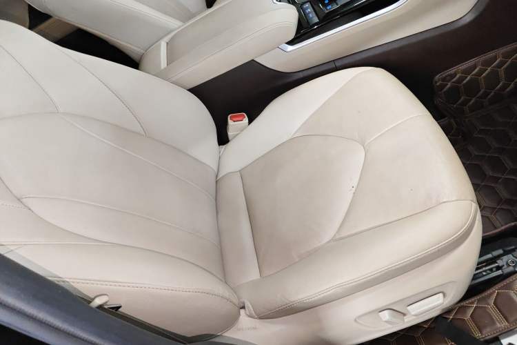 Used Toyota Highlander 2022 Dual-Engine 2.5L Four-Wheel Drive Prestige Version 7 Seats Right Front Seat