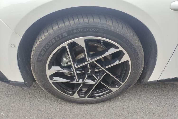 Used XPeng P7+ 2024 Ultra-Long Range Max Left Front Wheel Hub