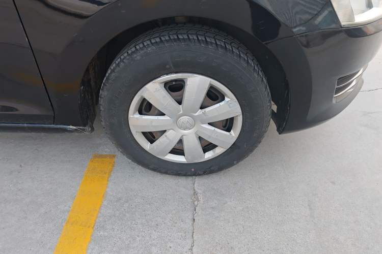 Used Volkswagen Santana 2013 1.6L Manual Fashion Edition Right Front Wheel Hub