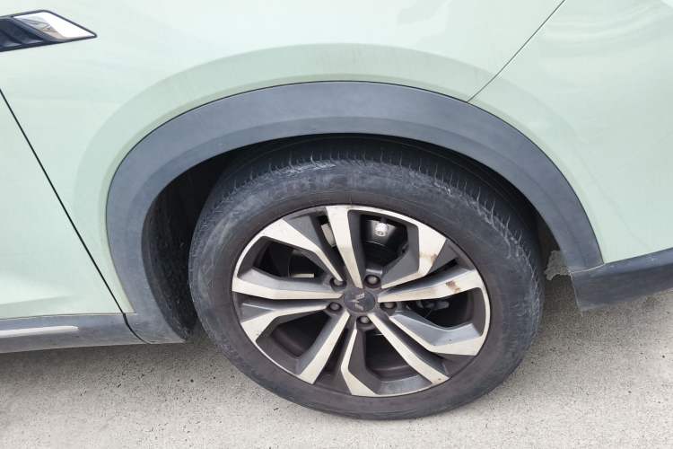 Used Wuling Asta 2021 1.5T CVT Starlight Edition Right Front Wheel Hub