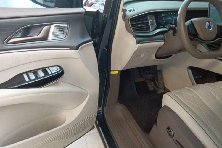 Used Denza D9 2022 DM-i 970 Four-Wheel Drive Prestige Model
