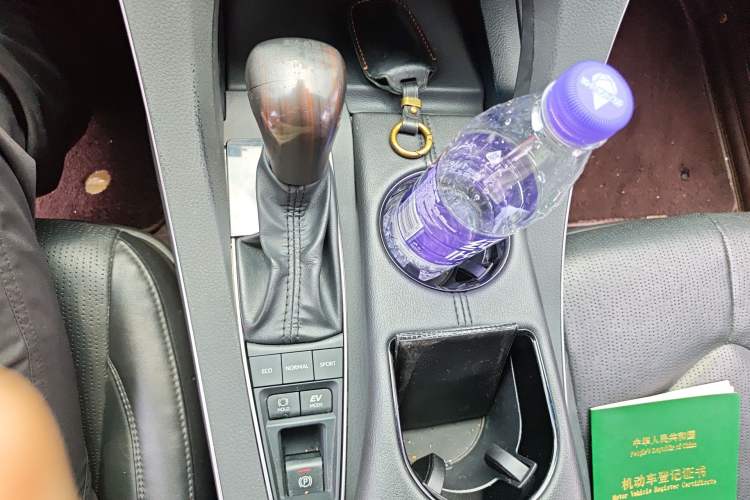 Used Toyota Avalon 2019 Dual-Engine 2.5L Luxury Edition China VI Standard Gear Lever