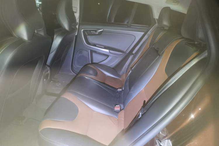 Used Volvo V60 2016 Cross Country T6 AWD
