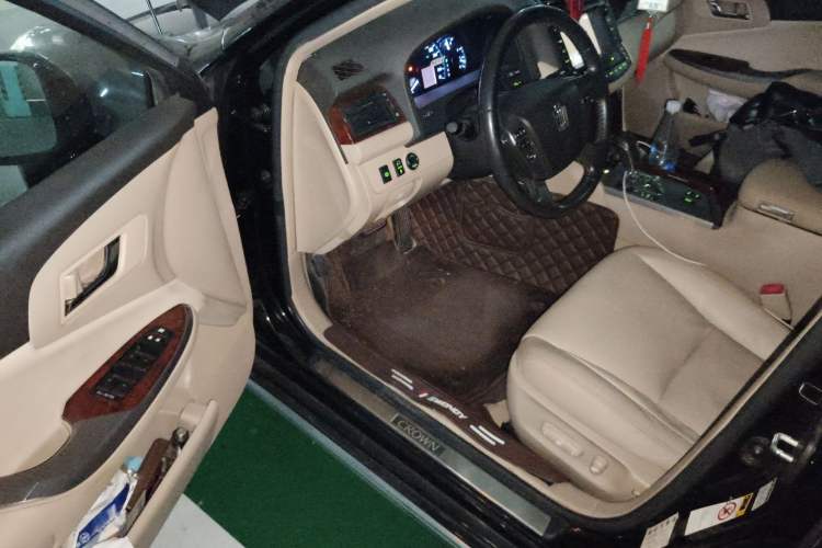 Used Toyota Crown 2012 2.5L Royal Leather Edition
