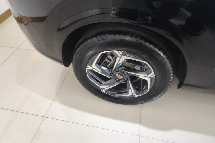 Used Hongqi HS3 2023 1.5T Two-Wheel Drive Shanwei Edition Right Rear Wheel Hub