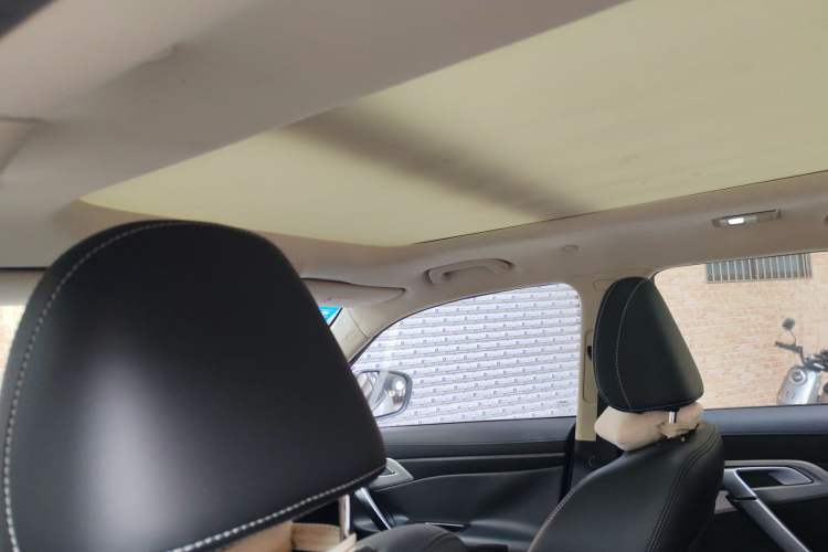 Used Geely Auto Emgrand X7 Sport 2016 1.8TD Automatic ZhiShang Model Headliner