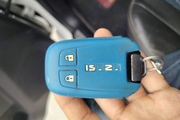 Used Isuzu mu-X 2017 2.5T Two-Wheel Drive Automatic Luxury Edition 5 Seats