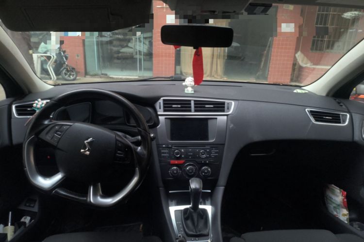 Used DS 5LS 2014 1.8L automatic Comfort version VTi140
