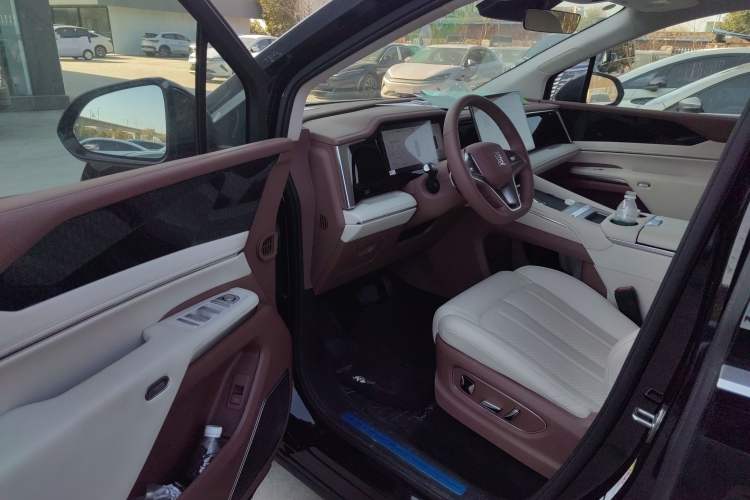 Used BYD Xia 2025 DM-i 1.5T 180km Beyond Edition Driver Seat