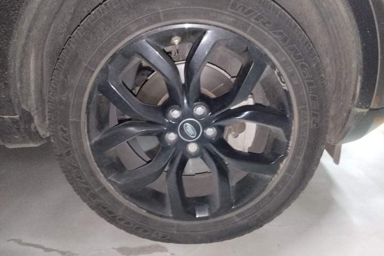 Used Land Rover Discovery Sport 2017 2.0T Cool Black Limited Edition Right Front Wheel Hub