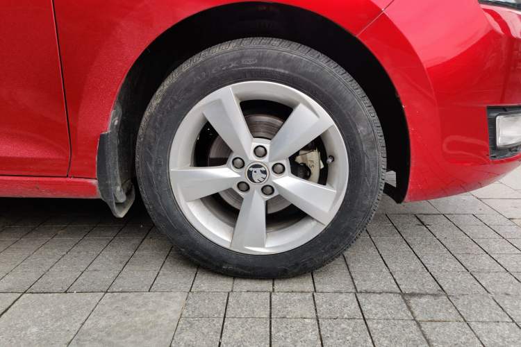 Used Skoda Rapid Spaceback 2014 1.6L Automatic Enjoyment Edition
