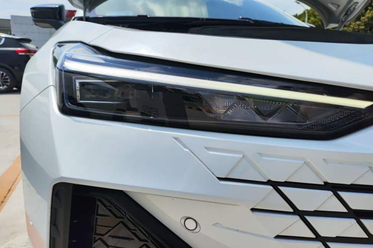 Used CHANGAN UNI-V 2022 1.5T Sport Edition
