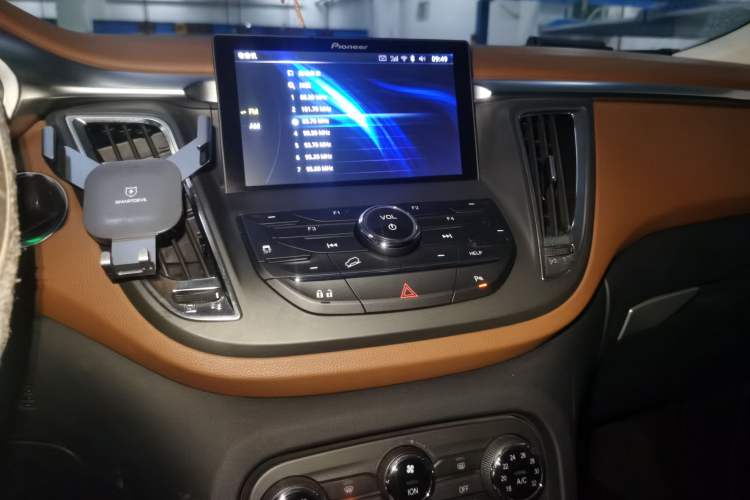 Used Soueast DX7 2015 1.5T Automatic Luxury Model
