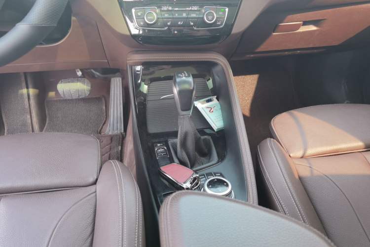 Used BMW X1 2018 xDrive20Li Luxury Edition Gear Lever