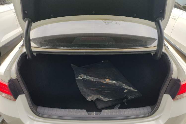 Used Kia K5 2016 1.6T Automatic LUX
