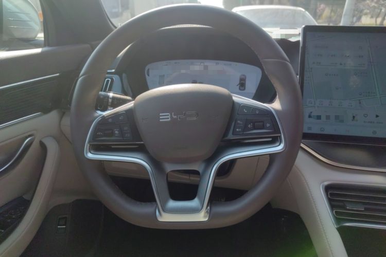 Used BYD Song PLUS New Energy 2025 EV with 605 km Range – Flagship Version Steering Wheel