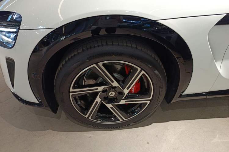 Used Xiaomi Auto YU7 2025 Ultra-Long Range High-Performance All-Wheel-Drive Max Edition
