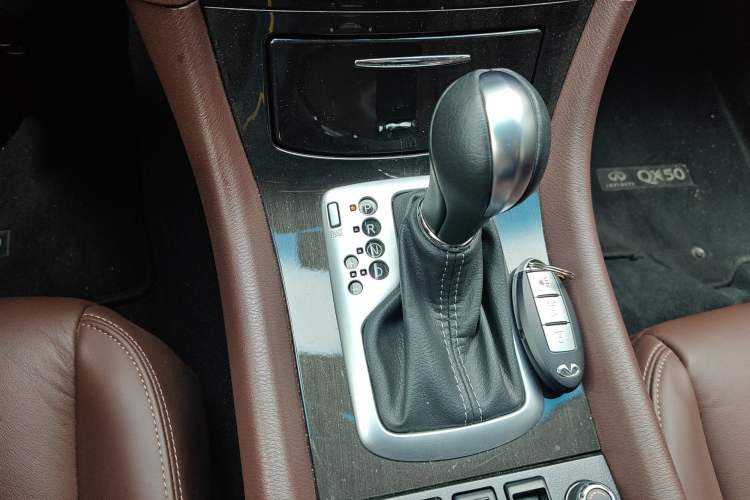 Used Infiniti QX50 2015 2.5L Enjoyment Edition Gear Lever