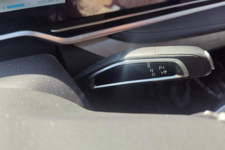 Used SAIC MAXUS G90 2022 2.0T Xingyun Seven-Seater Version
