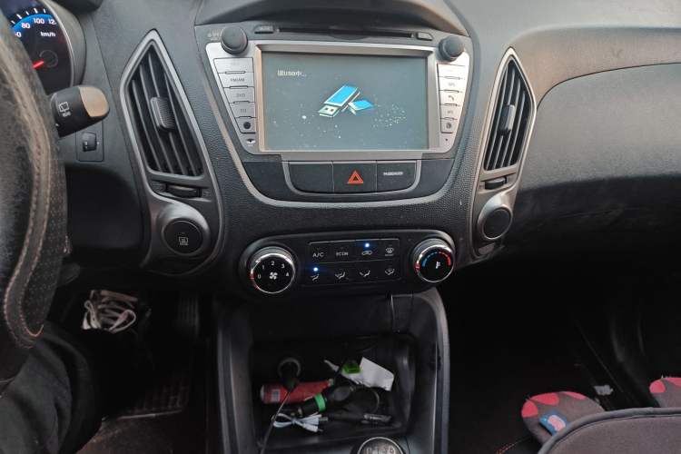 Used Hyundai ix35 2015 2.0L Manual Two-Wheel Drive Comfort Version China IV Standard Audio And AC Panel