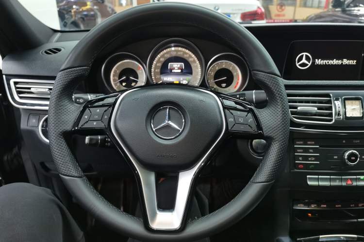 Used Mercedes-Benz E-Class 2015 Restyled E 260 L Sport Edition Steering Wheel