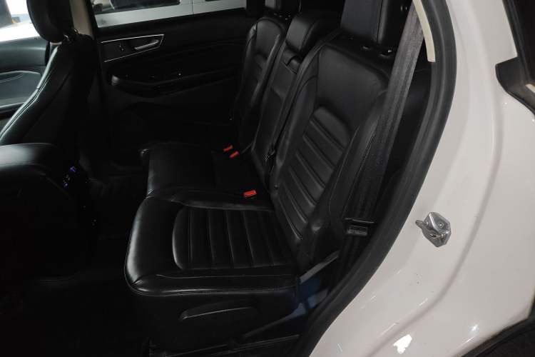 Used Ford Edge 2015 2.0T GTDi Two-Wheel-Drive High-Line Version