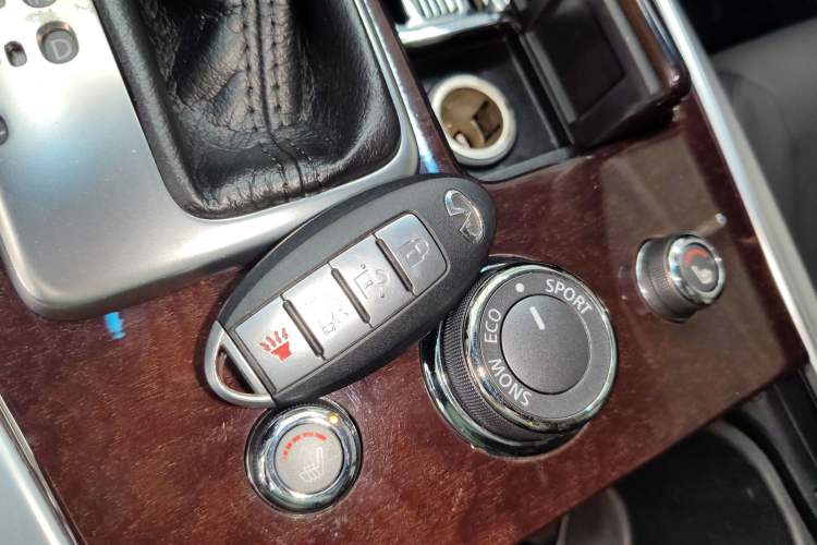 Used Infiniti Q70 2017 Q70L 2.5L Enjoyment Edition Vehicle Key