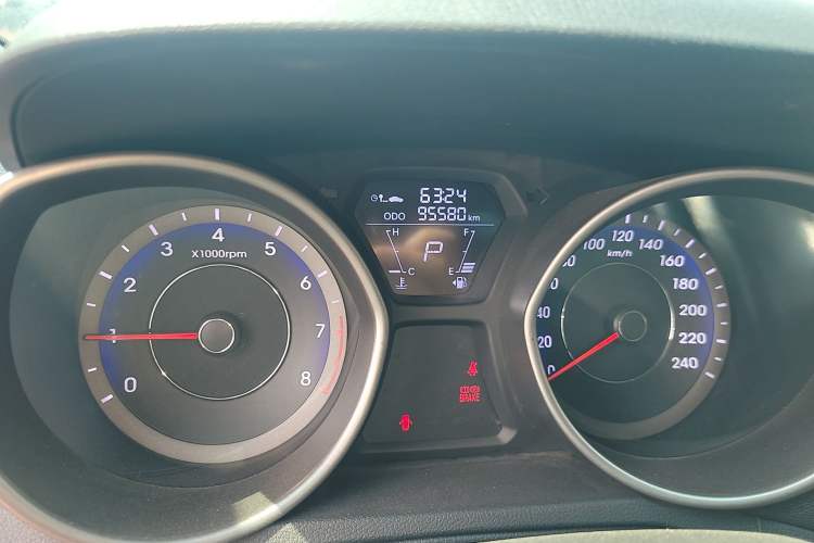 Used Hyundai Elantra (5th Generation / Langdong) 2016 1.6L Automatic Smart Version Odometer Close Up