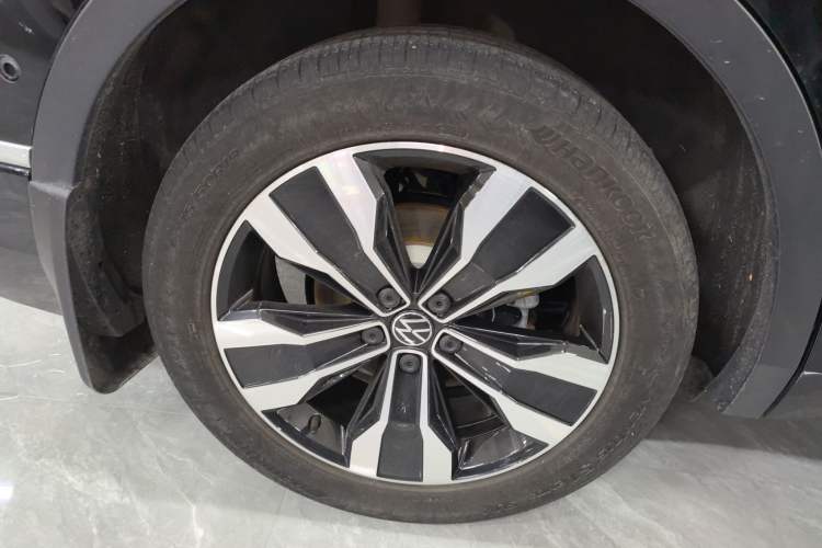 Used Volkswagen Tiguan L 2023 330TSI Automatic Two-Wheel Drive R-Line Enjoyment Edition Right Rear Wheel Hub