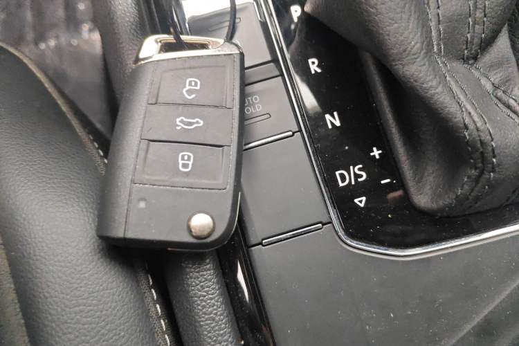 Used Volkswagen Tiguan L 2021 330TSI Automatic Two-Wheel Drive R-Line Enhanced Edition
