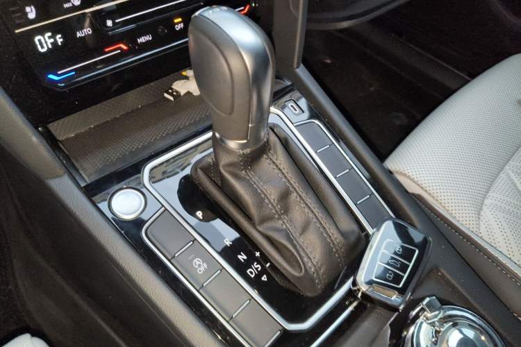 Used Volkswagen Magotan 2024 2 Million Units Zhongxiang Version 330TSI DSG Luxury Edition Gear Lever