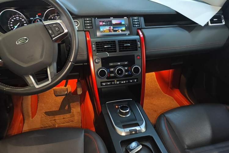 Used Land Rover Discovery Sport 2019 240 PS SE Dynamic Version China VI Standard Audio And AC Panel