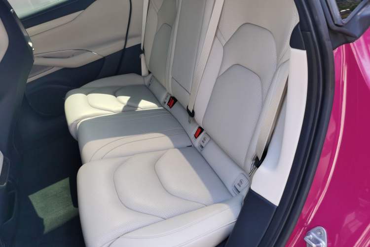 Used Xiaomi Auto SU7 2024 Four-Wheel Drive Ultra-Long Range Advanced Intelligent Driving Max Edition