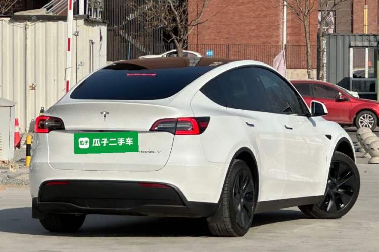 Used Tesla Model Y 2023 Long-Range All-Wheel-Drive Version
