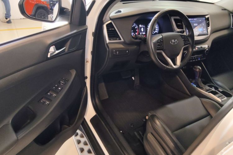 Used Hyundai Tucson 2015 1.6T Dual-Clutch Two-Wheel-Drive Smart Model Driver Seat