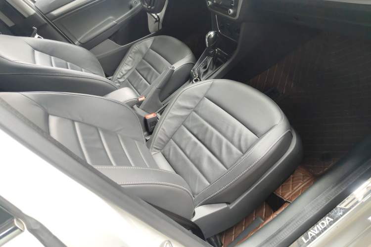 Used Volkswagen Lavida 2017 1.6L Automatic Comfort Edition
