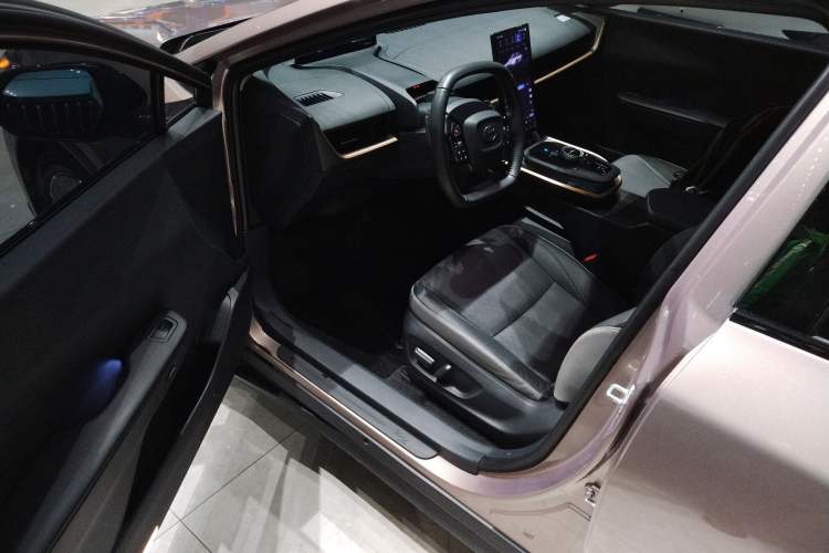 Used Toyota bZ3 2023 616 km Long-Range Premium
