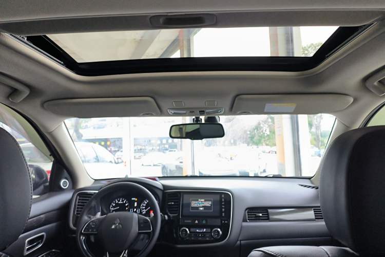 Used Mitsubishi Outlander 2020 2.4L 4x4 Zhi Xiang Edition 7-Seater
