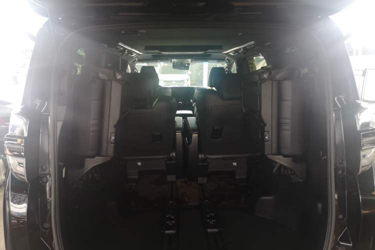 Used Toyota Vellfire 2023 Crown Dual-Engine 2.5L HV Ultimate Edition
