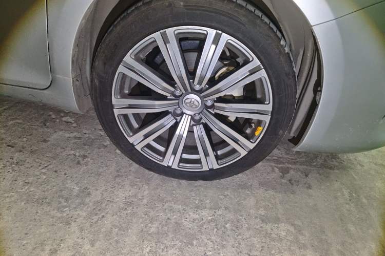 Used Toyota Camry 2016 2.0E 10th Anniversary Elite Edition Right Front Wheel Hub